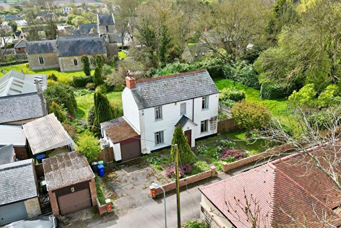 3 Bedroom Detached House For Sale In Roade Hill, Ashton, Northamptonshire, NN7