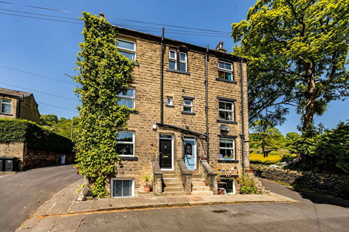 3 Bedroom End Of Terrace House For Sale In Middle Street, Triangle, HX6