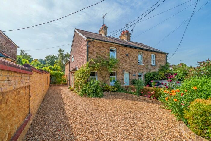 2 Bedroom End Of Terrace House For Sale In Offspring Cottages, Sands Road, Farnham, GU10
