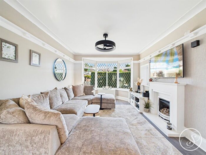 4 Bedroom Detached House For Sale In Selby Road, Leeds, LS15