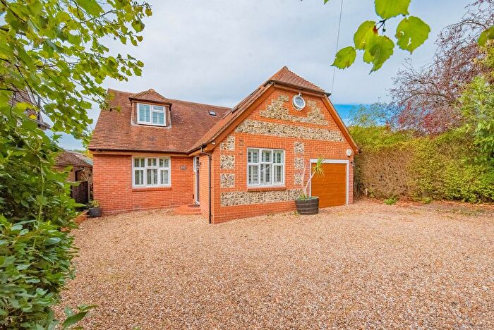5 Bedroom Property For Sale In Ayling Lane, Aldershot, GU11