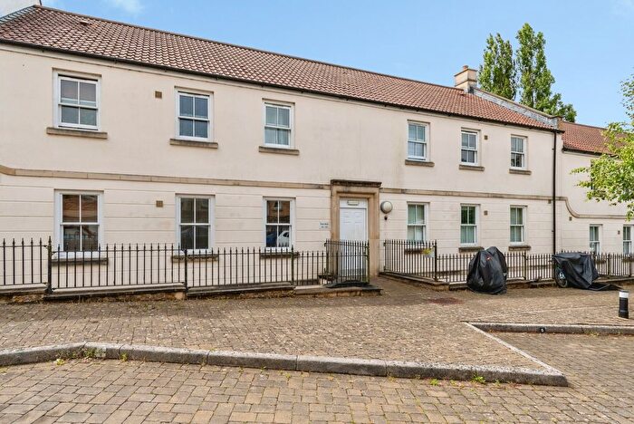 2 Bedroom Flat For Sale In Eveleigh Avenue, Bath, BA1