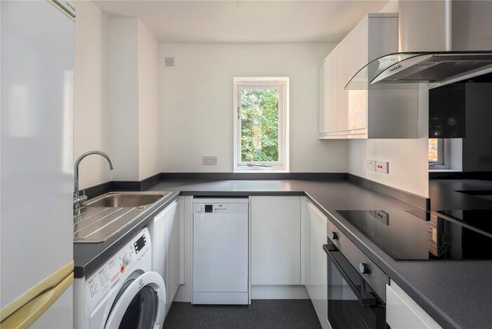 2 Bedroom Flat To Rent In Victory Road, London, E11