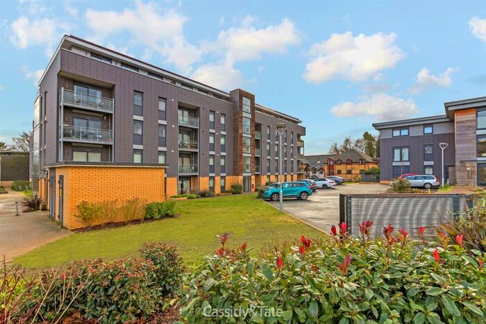2 Bedroom Apartment To Rent In Somerville Court, Newsom Place, St Albans, AL1