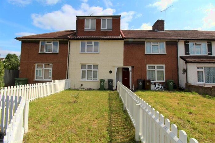 4 Bedroom Semi-Detached House To Rent In Lake Gardens, Dagenham, RM10