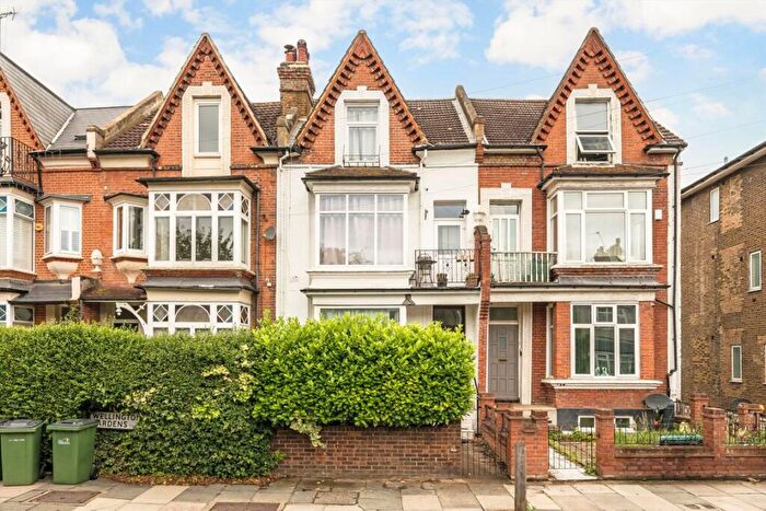1 Bedroom Flat For Sale In Wellington Gardens, Charlton, SE7