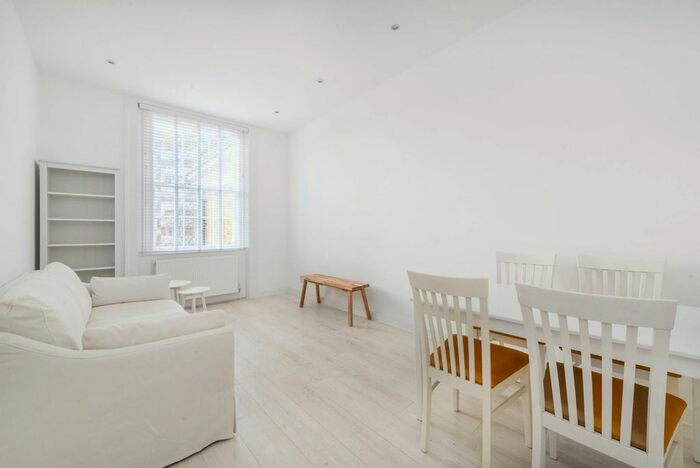 1 Bedroom Flat To Rent In Gloucester Gardens, Bayswater, London, W2