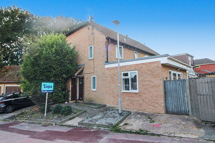 2 Bedroom Semi-Detached House For Sale In Watersfield Close, Reading, RG6