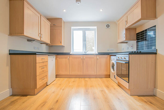 1 Bedroom Apartment To Rent In High Street, Hoddesdon, EN11