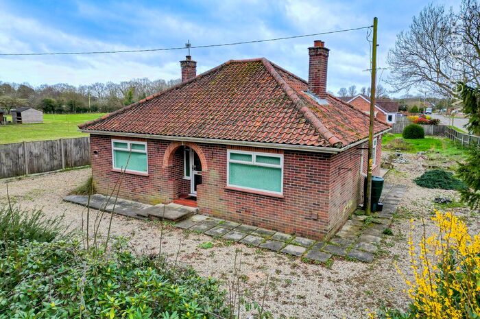 2 Bedroom Detached Bungalow For Sale In Hall Road, Hainford, Norwich, NR10