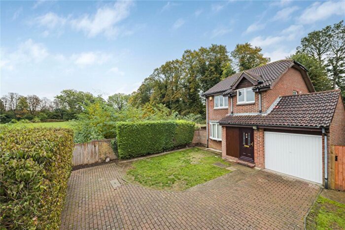 3 Bedroom Detached House For Sale In Bishops Avenue, Bromley, BR1