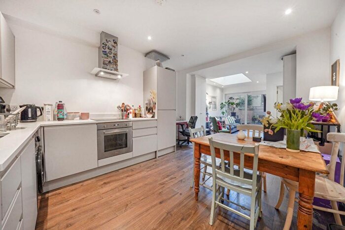 2 Bedroom Flat To Rent In Aldershot Road, London, NW6