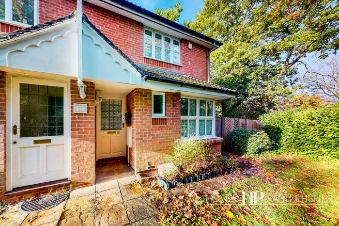 3 Bedroom Semi-Detached House To Rent In Goffs Park Road, Crawley, RH11