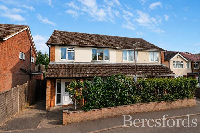 3 Bedroom Semi-Detached House For Sale In Meadows Close, Ingrave, CM13
