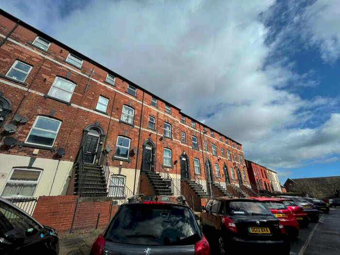 1 Bedroom Apartment To Rent In Flat, Providence Avenue, Leeds, West Yorkshire, LS6