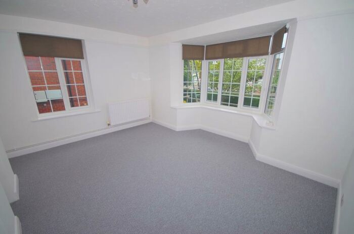 2 Bedroom Flat To Rent In Finchley Court, Ballards Lane, Finchley, N3