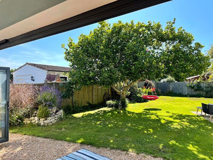 4 Bedroom Bungalow For Sale In Chichester Avenue, Hayling Island, Hampshire, PO11