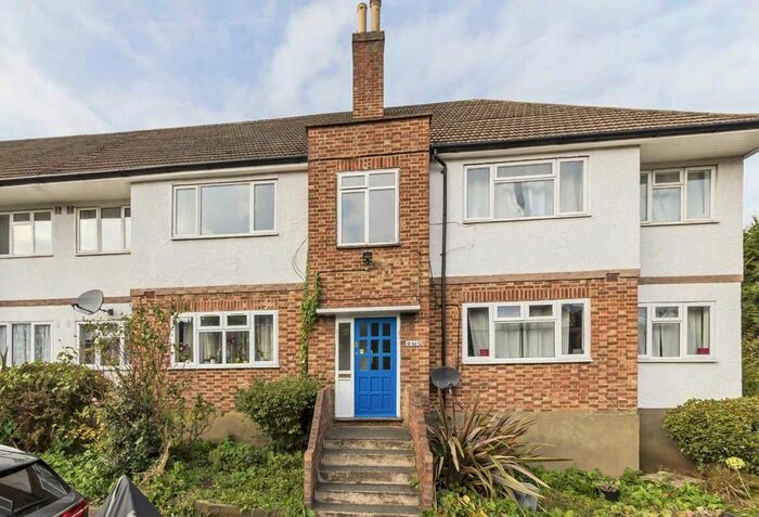 2 Bedroom Flat To Rent In Tulse Hill, London, SW2