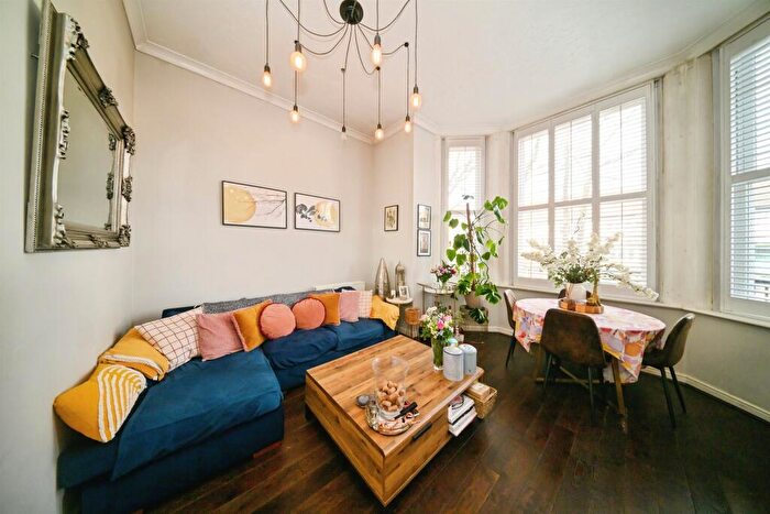 1 Bedroom Flat For Sale In Churchfields, Broxbourne, EN10