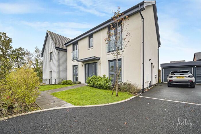 4 Bedroom Detached House For Sale In Waun Fawr, Parc Ceirw, Swansea, SA6