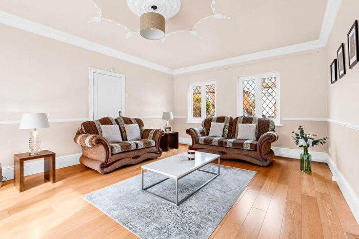5 Bedroom Detached House For Sale In Parkstone Avenue, Emerson Park, RM11