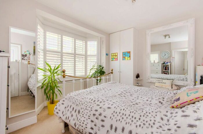 2 Bedroom Flat To Rent In Penistone Road, Streatham Common, London, SW16