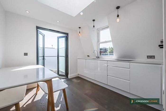 2 Bedroom Flat To Rent In Collingbourne Road, London, W12