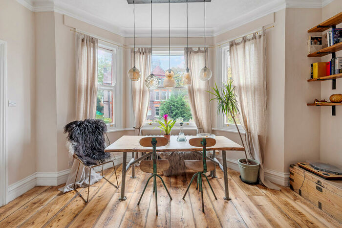 1 Bedroom Apartment To Rent In Frognal Lane, Hampstead, NW3