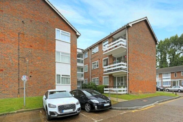2 Bedroom Flat To Rent In White House Drive, Stanmore, HA7