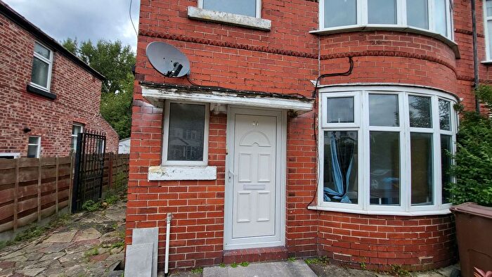 4 Bedroom Semi-Detached House To Rent In Mornington Crescent, Manchester, M14