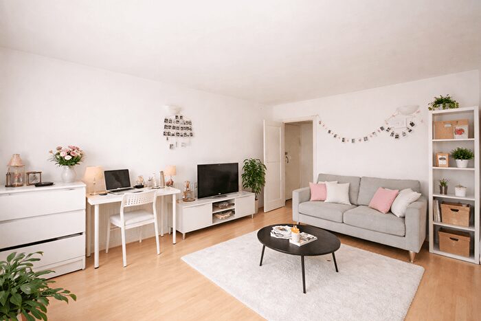 2 Bedroom Flat To Rent In Portelet Street, E1