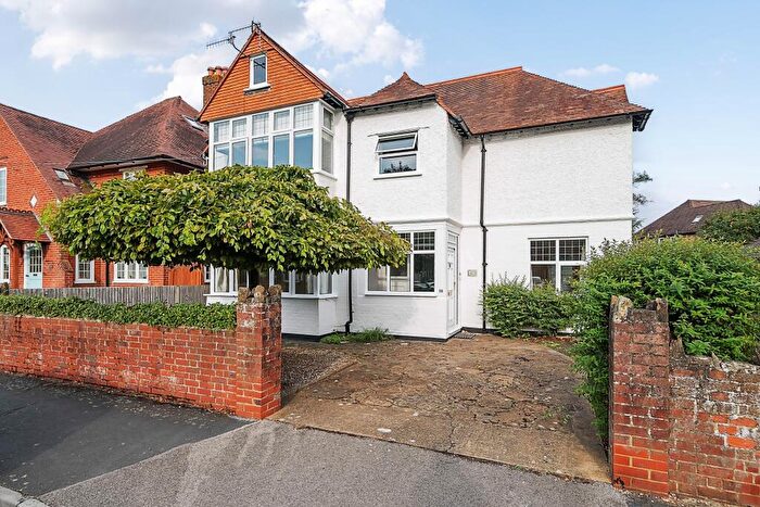 2 Bedroom Apartment For Sale In Marshall Road, Godalming, Surrey, GU7
