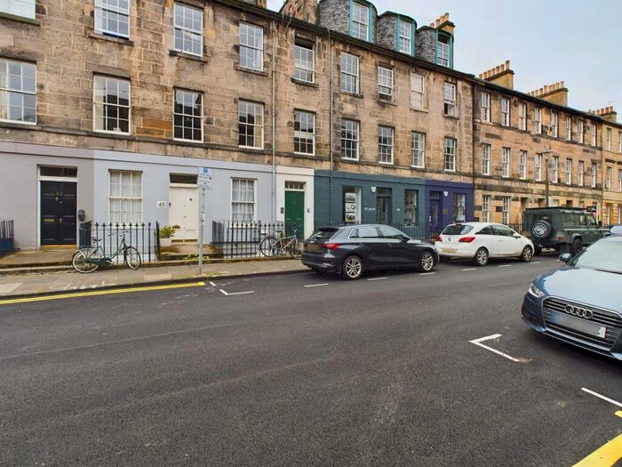 3 Bedroom Flat To Rent In Cumberland Street, New Town, Edinburgh, EH3