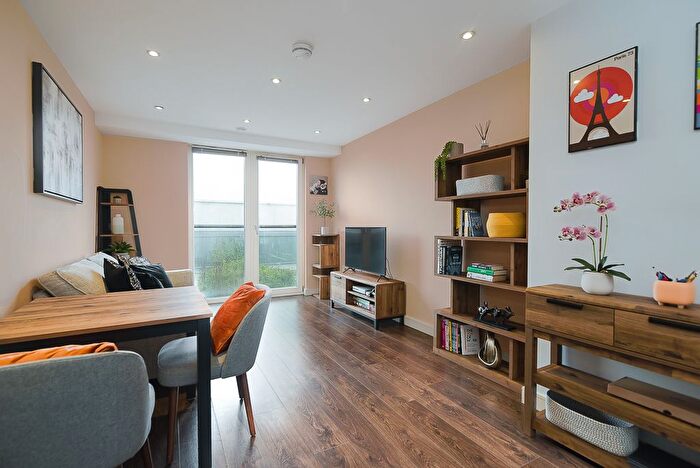 1 Bedroom Flat To Rent In Garden Road, Richmond, TW9