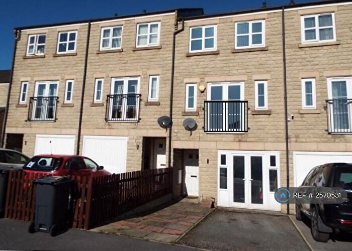3 Bedroom Terraced House To Rent In Moins Close, Halifax, HX2