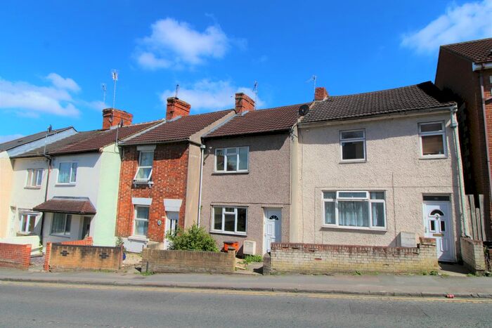 2 Bedroom Terraced House To Rent In Eastcott Hill, Swindon, SN1