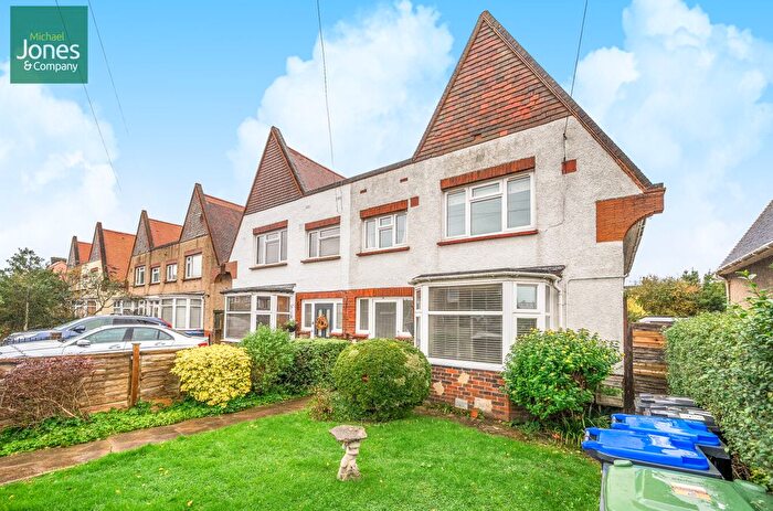 1 Bedroom Flat To Rent In Haynes Road, Worthing, West Sussex, BN14