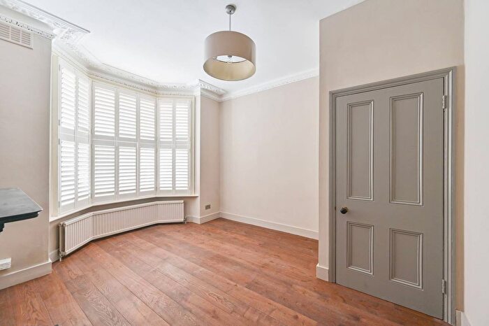 1 Bedroom Flat To Rent In Comyn Road, Clapham Junction, London, SW11