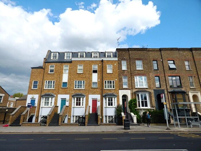 3 Bedroom Apartment To Rent In Grove Road, Bow, London, E3