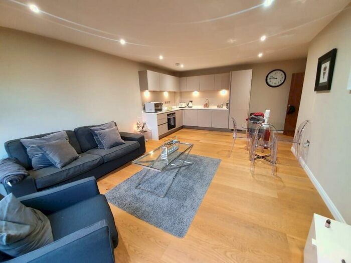2 Bedroom Flat To Rent In East Barnet Road, New Barnet, EN4