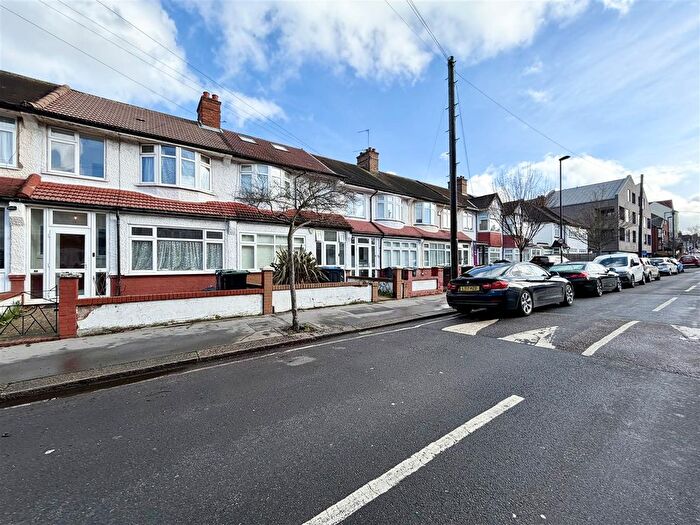 3 Bedroom Terraced House For Sale In Chipstead Avenue, Thornton Heath, CR7