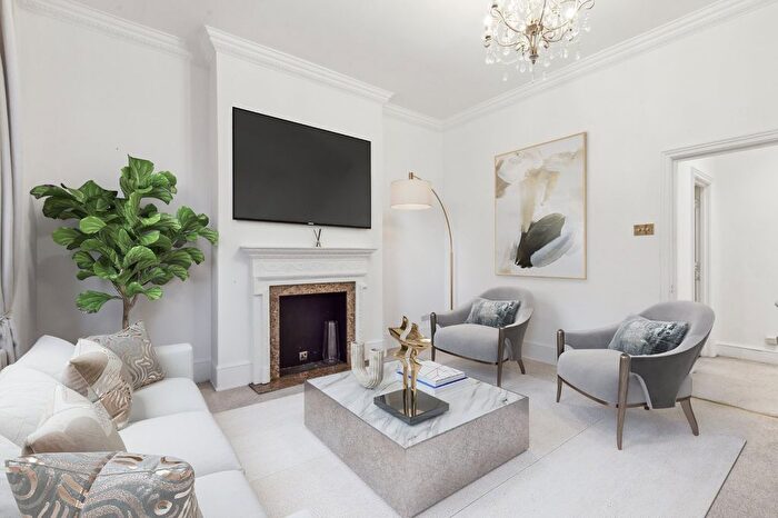 3 Bedroom Flat To Rent In De Vere Gardens, South Kensington, W8