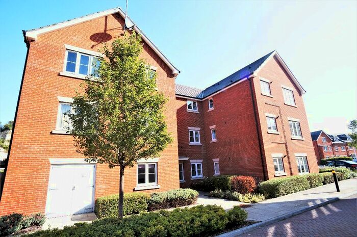 1 Bedroom Flat To Rent In Windrush House, Butlers Park Way, Rochester, Kent, ME2