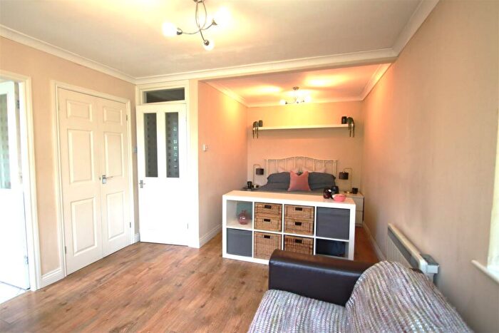 Flat To Rent In Savoy Close, Birmingham, B32