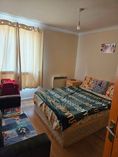 1 Bedroom Flat To Rent In Dominion Close, Hounslow, TW3