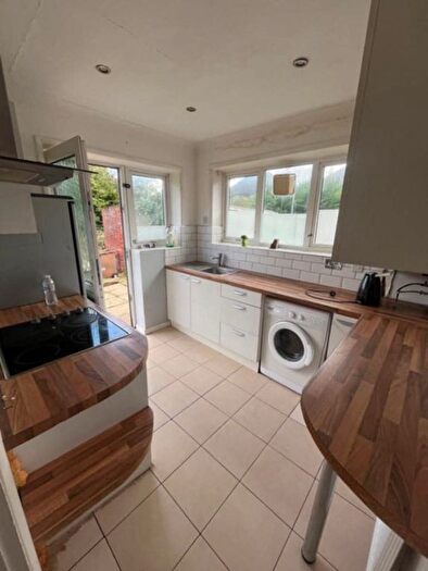 2 Bedroom Bungalow To Rent In Abingdon Road, Luton, LU4