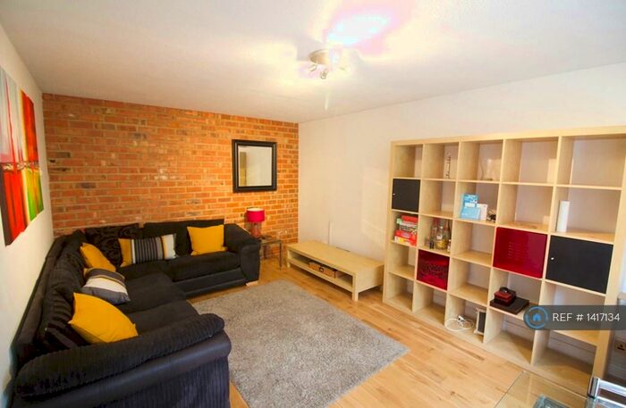 2 Bedroom Maisonette To Rent In Lucey Way, London, SE16
