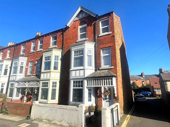 5 Bedroom End Of Terrace House For Sale In St. Johns Road, Scarborough, YO12
