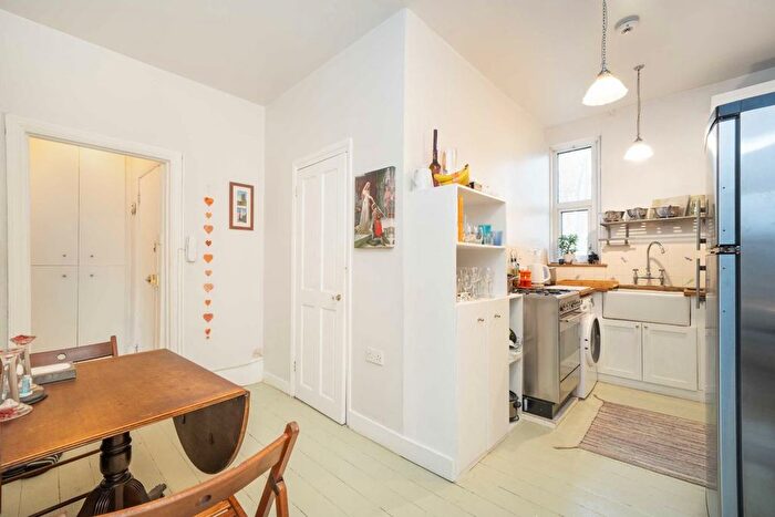 1 Bedroom Flat For Sale In Gwendwr Road, London, W14