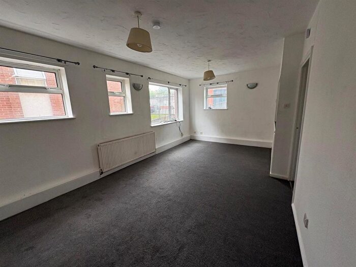 2 Bedroom Flat To Rent In Trinity Avenue, Northampton, NN2